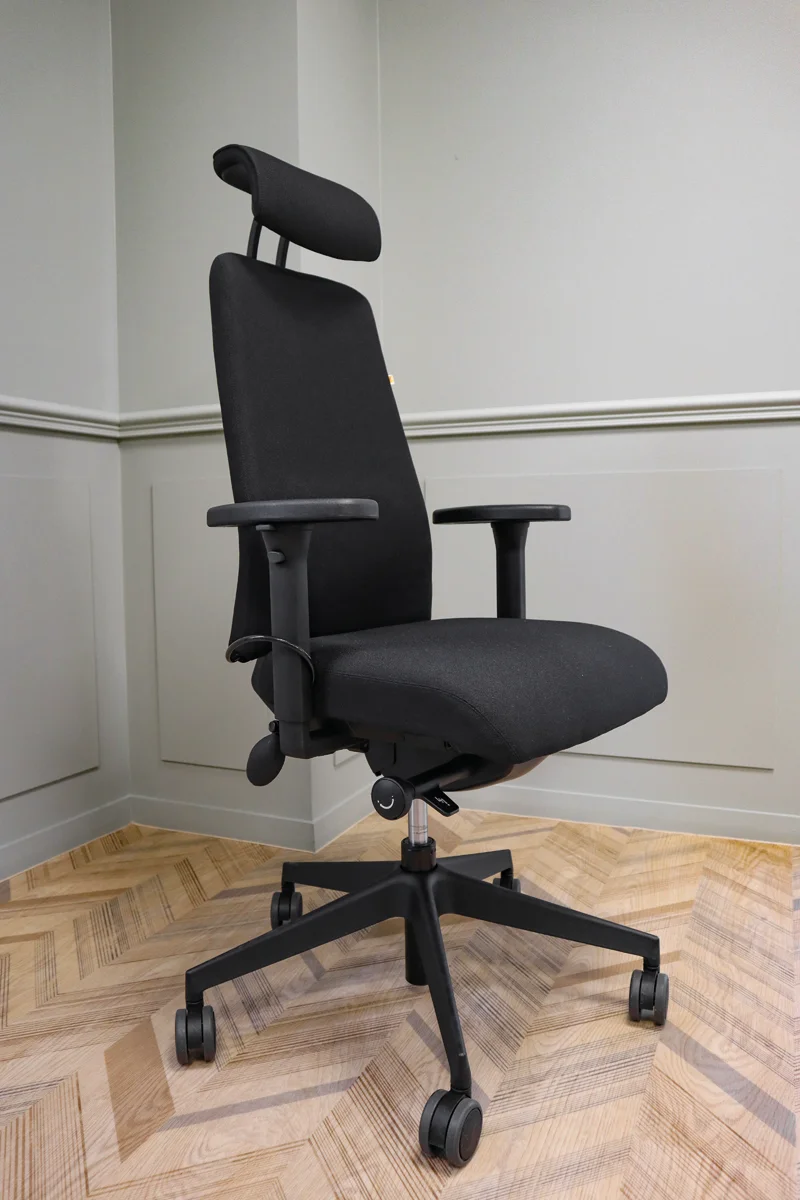 Premio kontorsstol snett framifrån